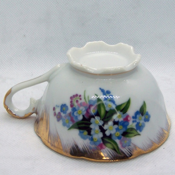 VTG Japanese teacup and saucer set, with a Forget-Me-Not floral pattern and gold - Picture 10 of 11